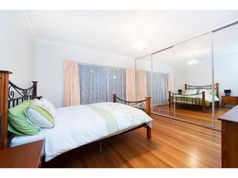 1 Barnes Avenue, Burwood VIC 3125