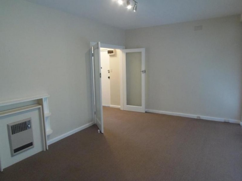 2/13 Myrniong Street, Glen Iris VIC 3146