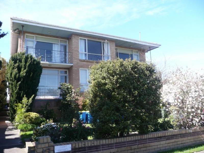 2/13 Myrniong Street, Glen Iris VIC 3146