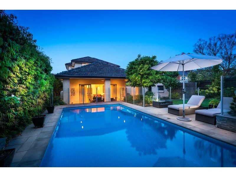 18 Adrian Street, Glen Iris VIC 3146
