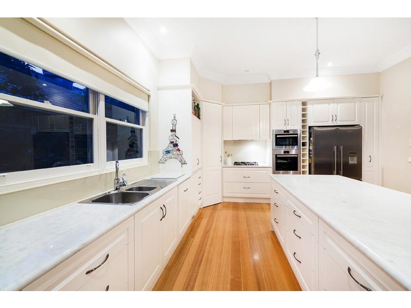 18 Adrian Street, Glen Iris VIC 3146