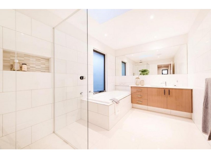 11 Warren Street, Burwood VIC 3125