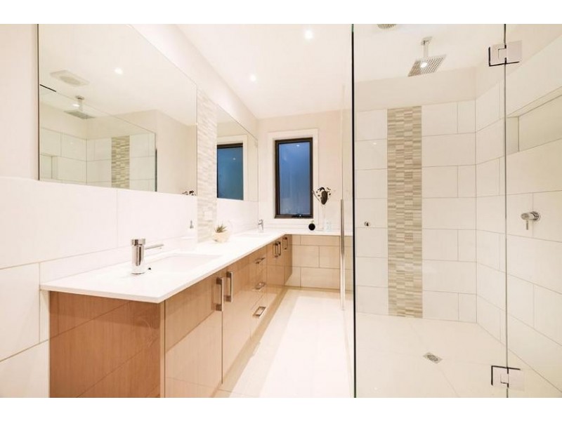 11 Warren Street, Burwood VIC 3125