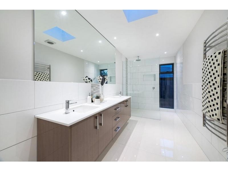 13 Warren Street, Burwood VIC 3125