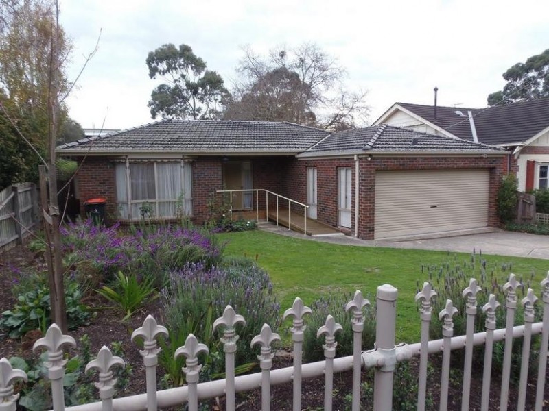 12 Compton Street, Canterbury VIC 3126