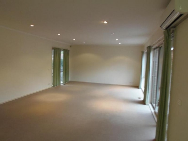 12 Compton Street, Canterbury VIC 3126
