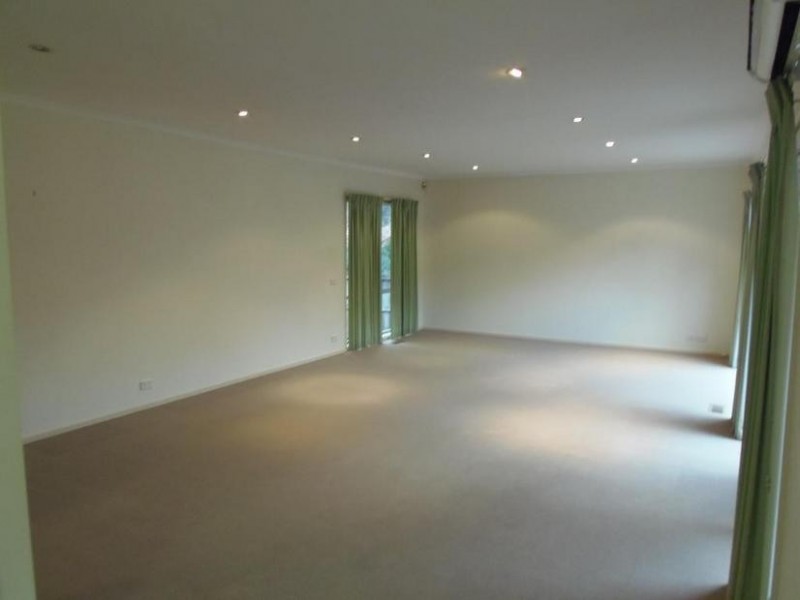 12 Compton Street, Canterbury VIC 3126