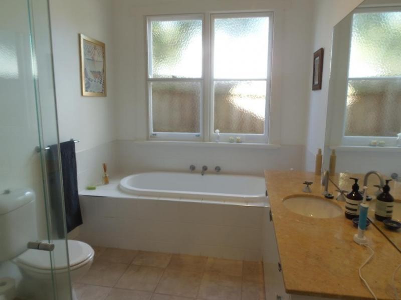 9 Summerhill Road, Glen Iris VIC 3146