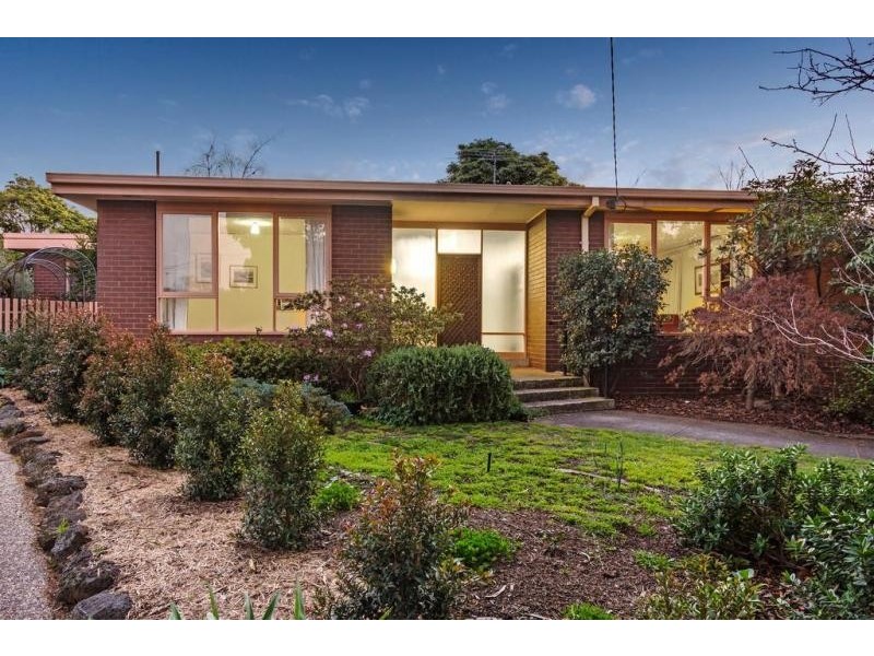 8 Streeton Court, Mont Albert VIC 3127