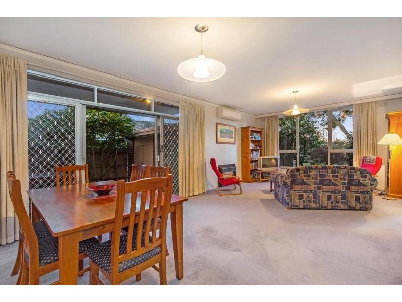 8 Streeton Court, Mont Albert VIC 3127