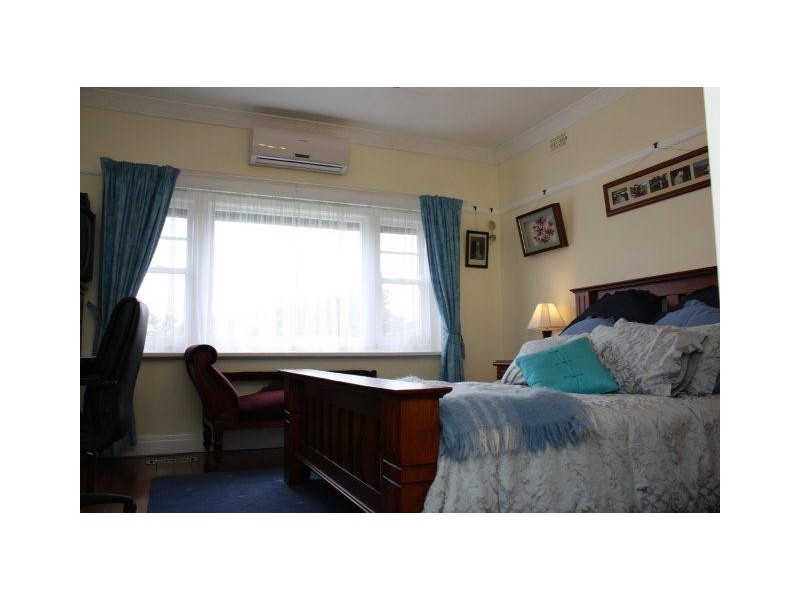 29 Loudon Road, Burwood VIC 3125