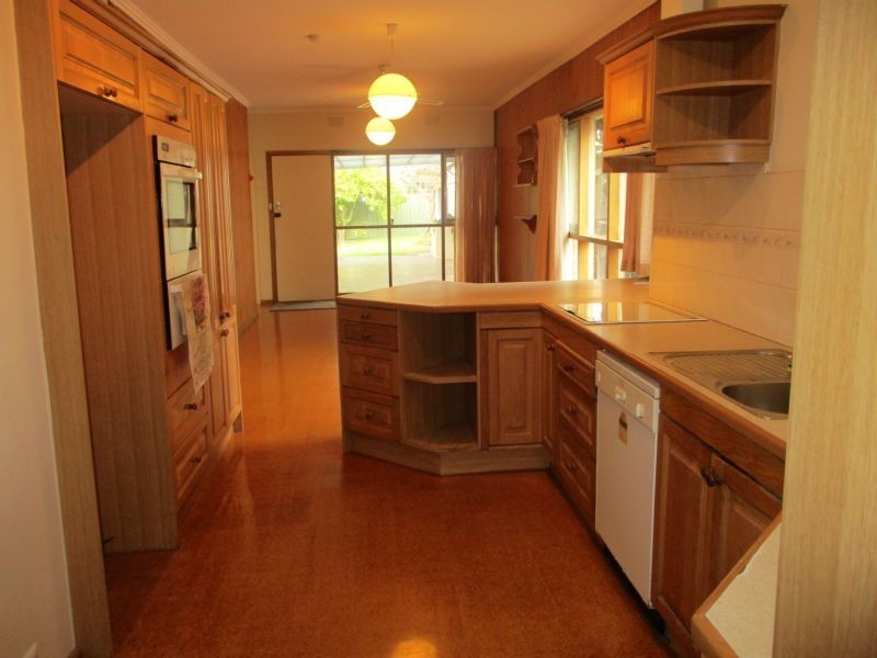 4 Leopold Street, Burwood VIC 3125