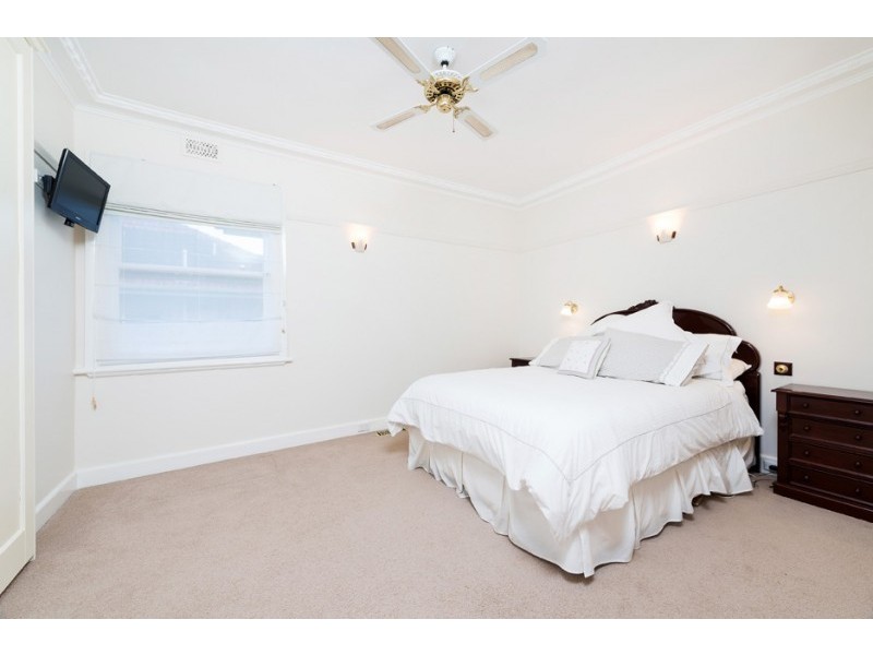 24 Roslyn Street, Burwood VIC 3125