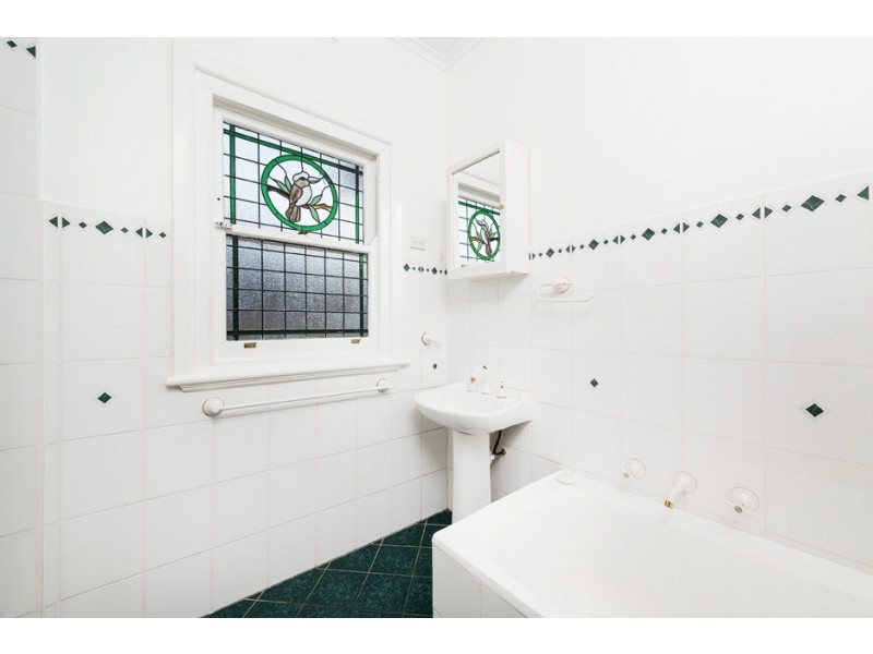 24 Roslyn Street, Burwood VIC 3125