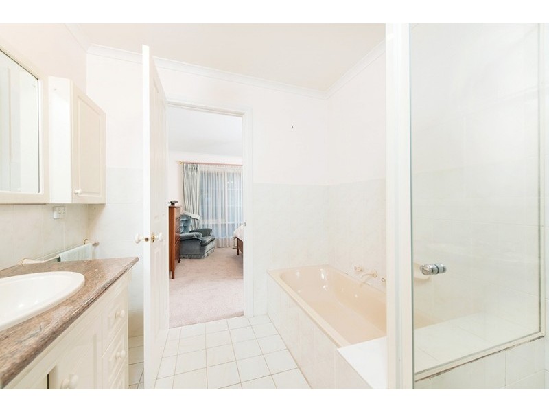 40 Branksome Grove, Blackburn South VIC 3130
