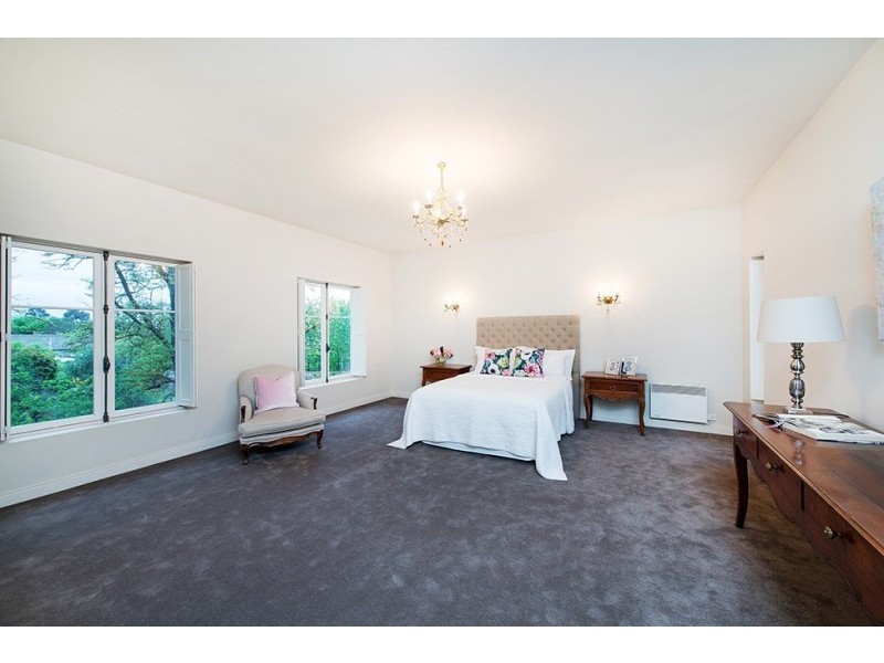 9A Hillside Parade, Glen Iris VIC 3146