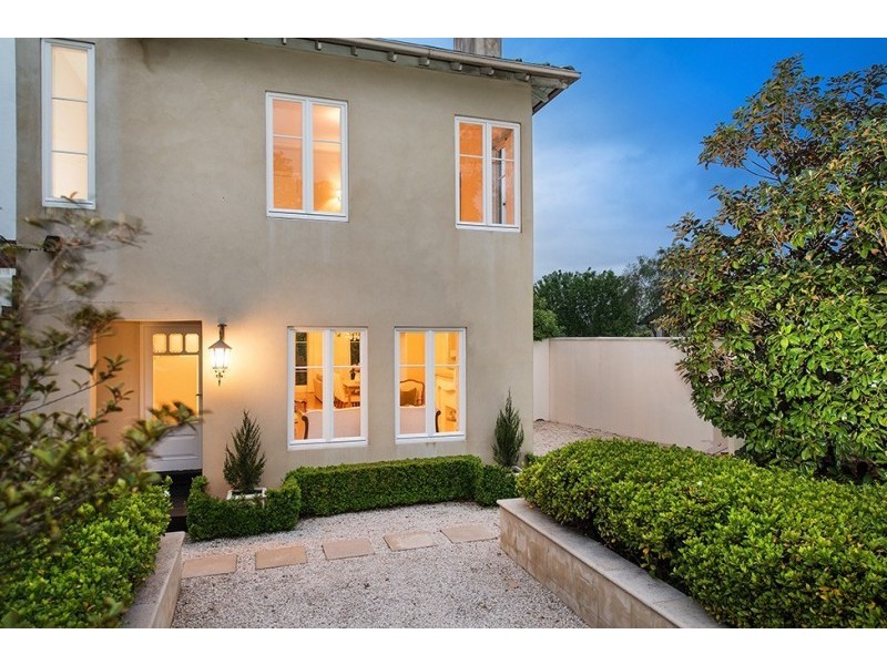 9A Hillside Parade, Glen Iris VIC 3146