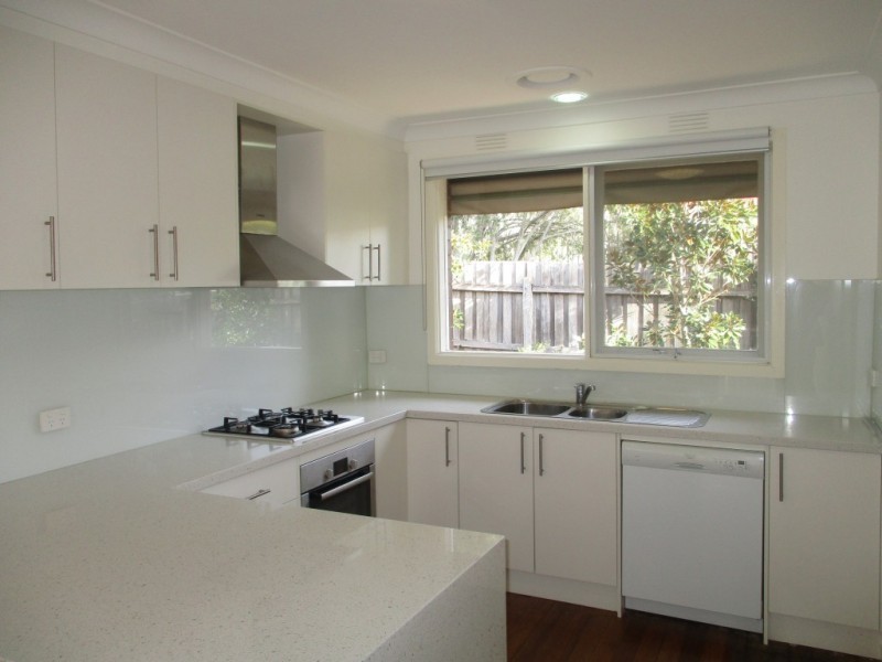 4/10 Van Ness Avenue, Glen Iris VIC 3146