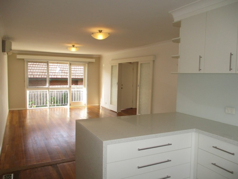 4/10 Van Ness Avenue, Glen Iris VIC 3146