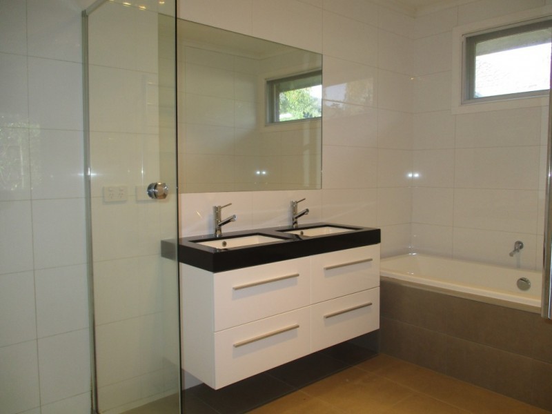 4/10 Van Ness Avenue, Glen Iris VIC 3146
