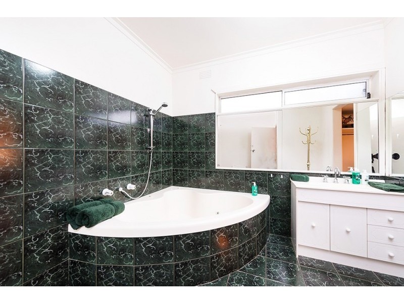 8 Ashby Court, Chadstone VIC 3148