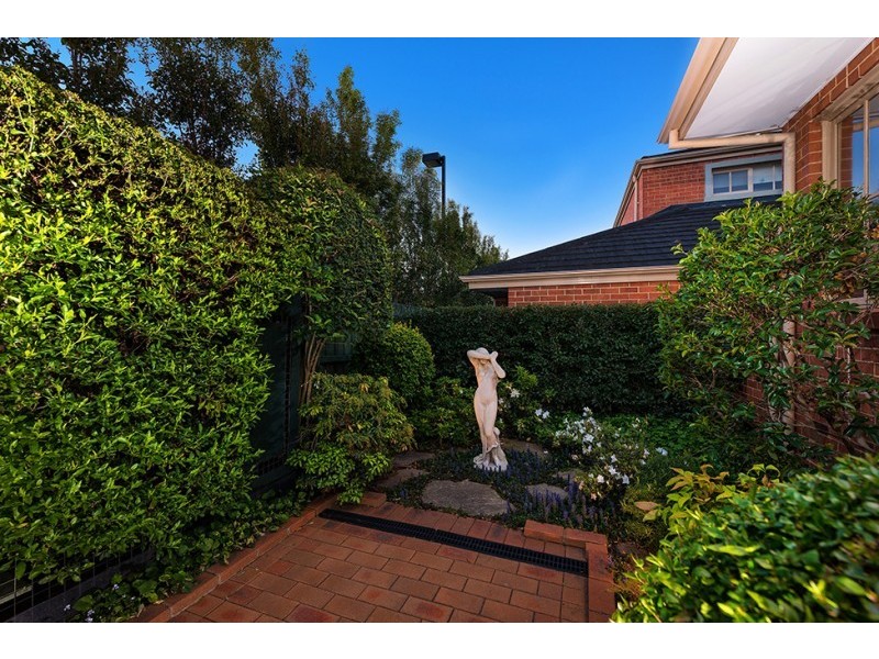 2/37 Donna Buang Street, Camberwell VIC 3124