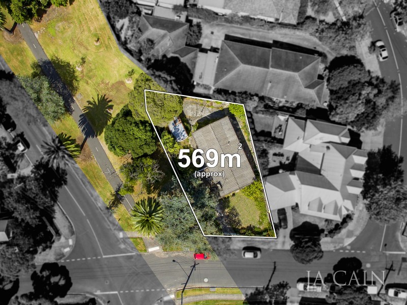18 Warburton Road, Camberwell VIC 3124