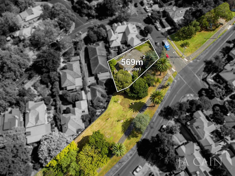 18 Warburton Road, Camberwell VIC 3124