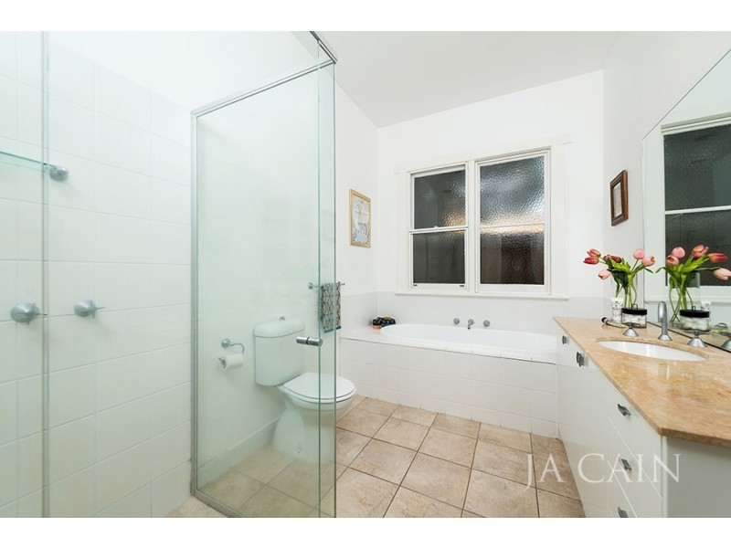 9 Summerhill Road, Glen Iris VIC 3146