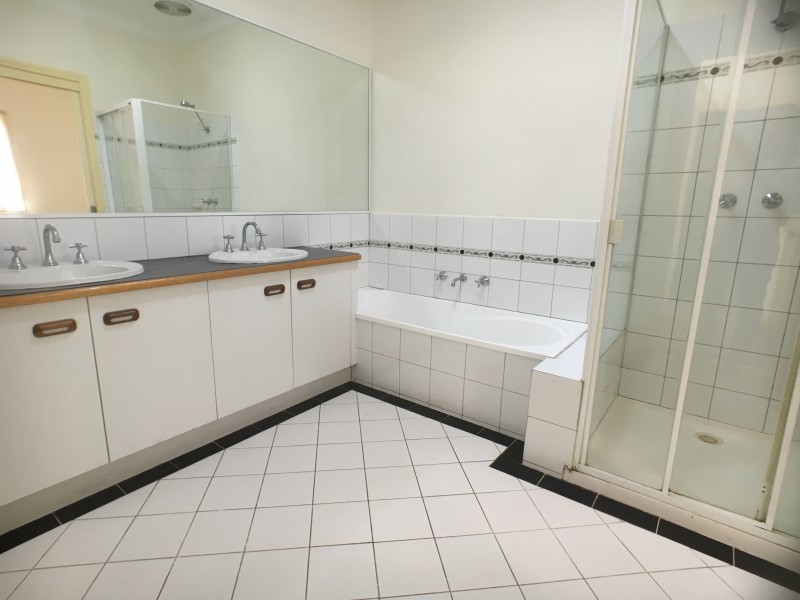 2/220 Burwood Highway, Burwood VIC 3125