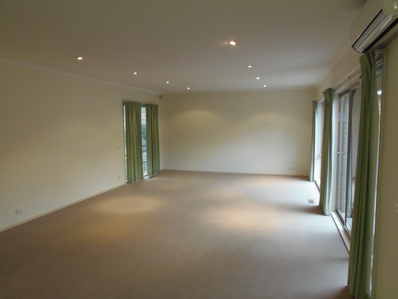 12 Compton Street, Canterbury VIC 3126