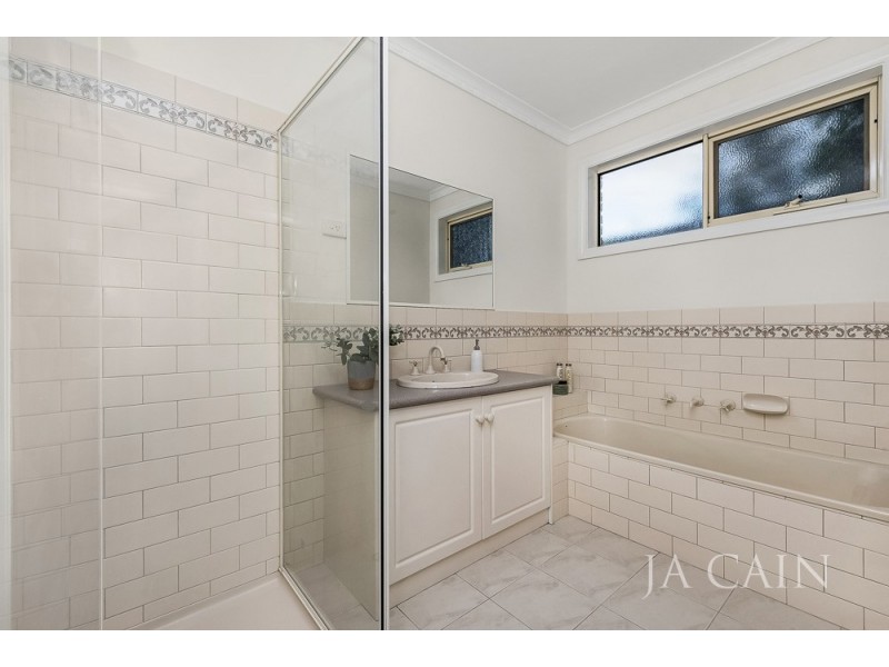 2 Renwick Street, Glen Iris VIC 3146