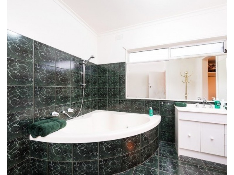 8 Ashby Court, Chadstone VIC 3148