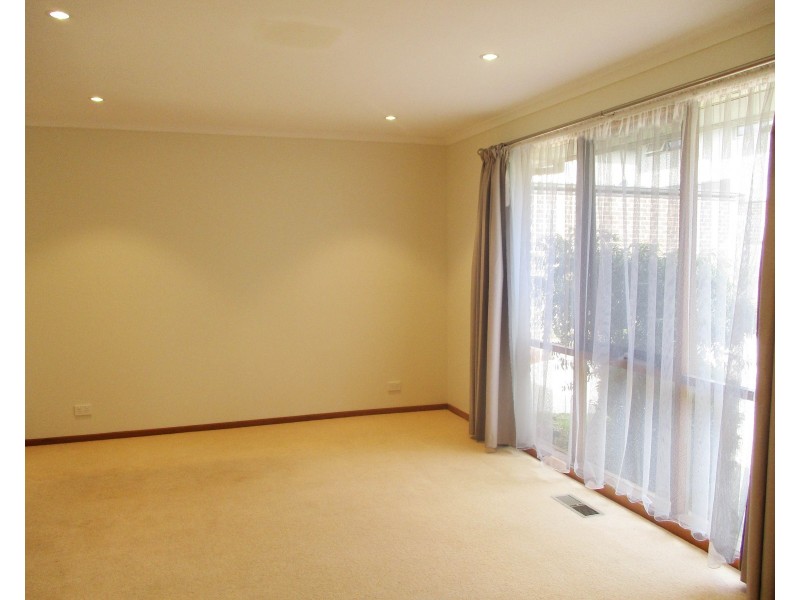 2/5 Railway Road, Blackburn VIC 3130