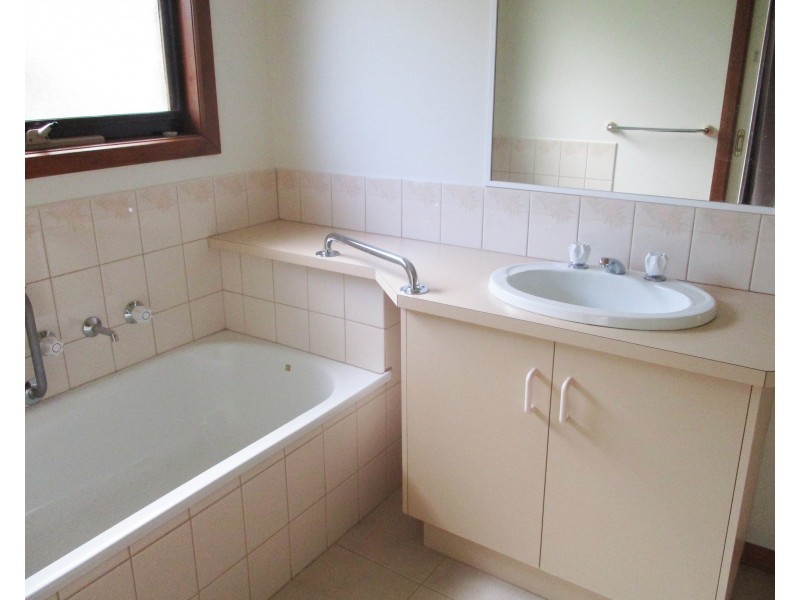 2/5 Railway Road, Blackburn VIC 3130