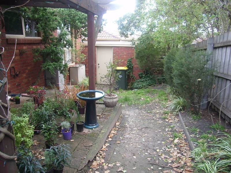 2/5 Edwards Street, Burwood VIC 3125