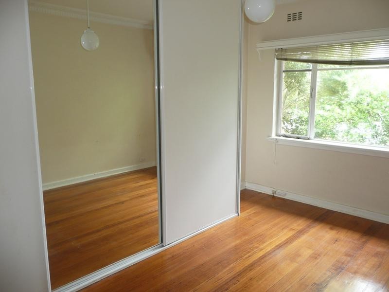 1/241 Warrigal Road, Burwood VIC 3125