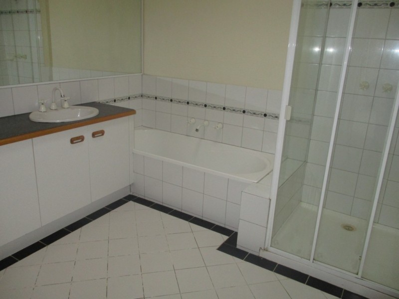 2/220 Burwood Highway, Burwood VIC 3125