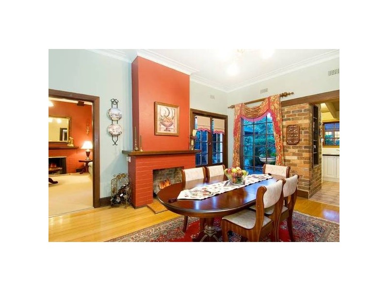 15 Carlyle Crescent, Mont Albert VIC 3127