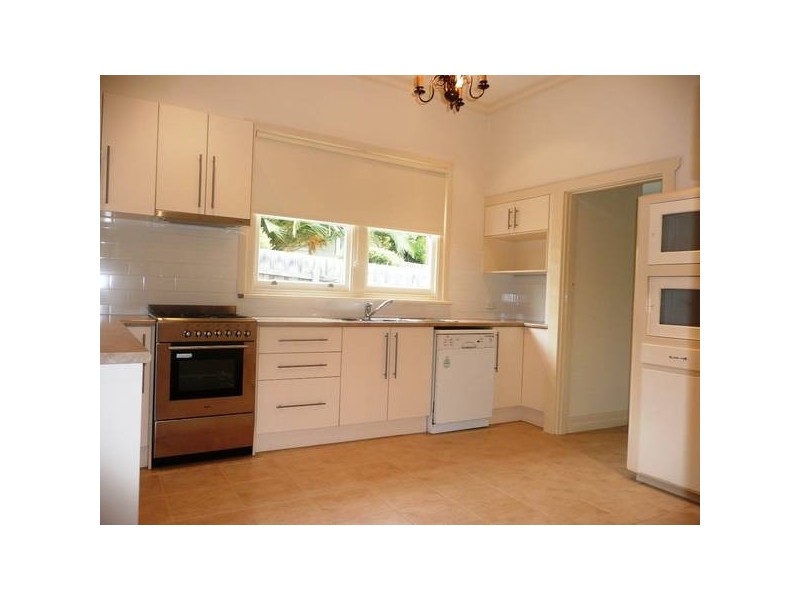13 Van Ness Ave, Glen Iris VIC 3146