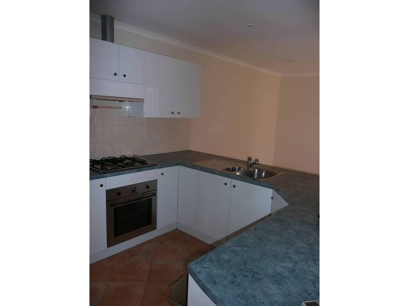 2/13 Cromwell Street, Burwood VIC 3125