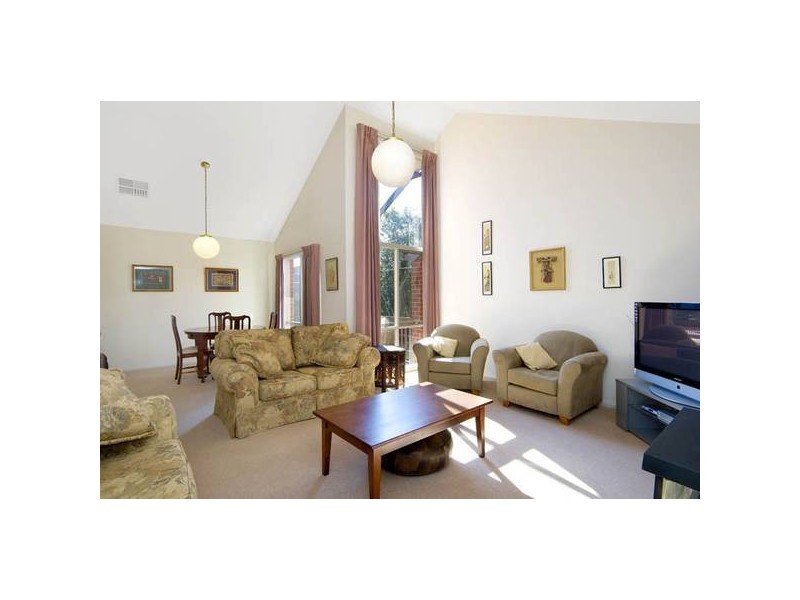 2/9 Church Street, Burwood VIC 3125