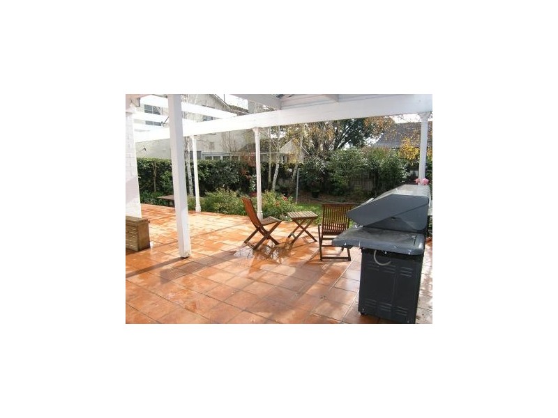 8 Reumah Court, Canterbury VIC 3126