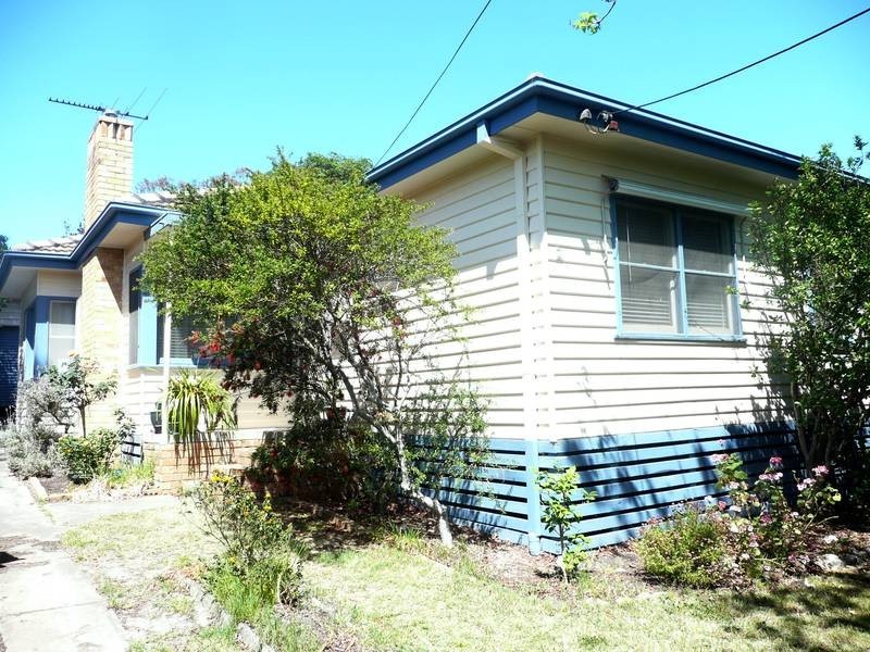 2 Chandler Grove, Burwood VIC 3125