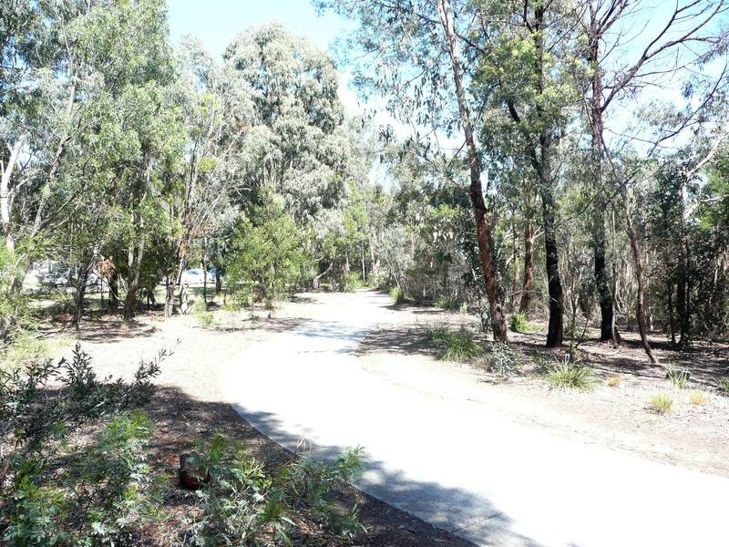 2 Chandler Grove, Burwood VIC 3125