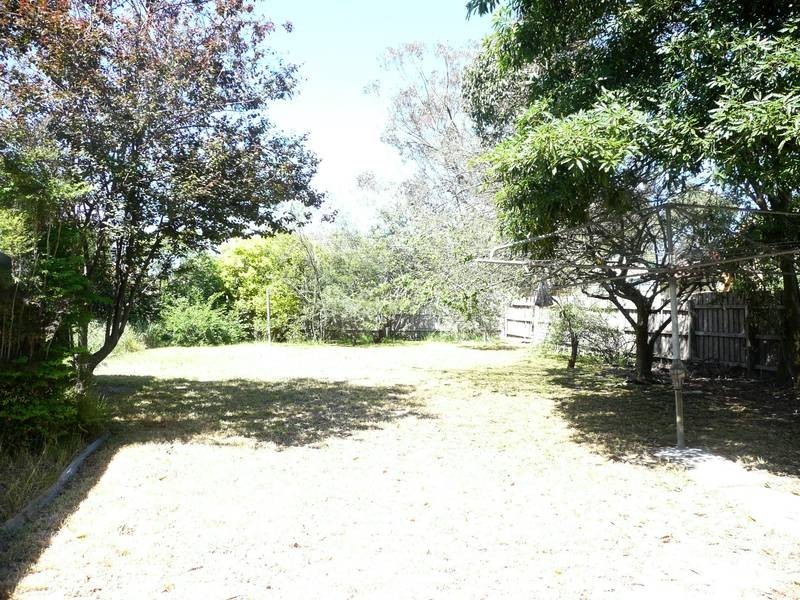 2 Chandler Grove, Burwood VIC 3125