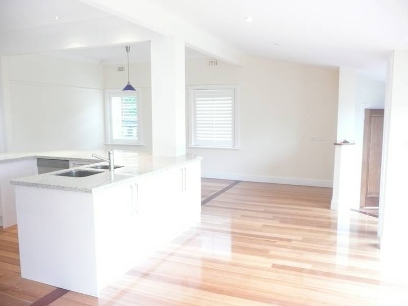 18 Aisbett Avenue, Camberwell VIC 3124