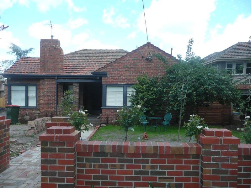 18 Aisbett Avenue, Camberwell VIC 3124