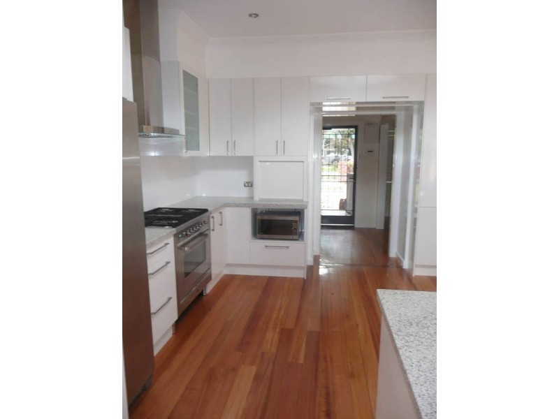 18 Aisbett Avenue, Camberwell VIC 3124