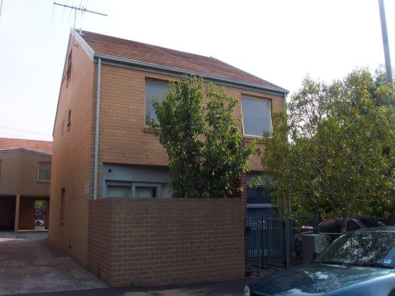 3/18 McIver Place, Kensington VIC 3031